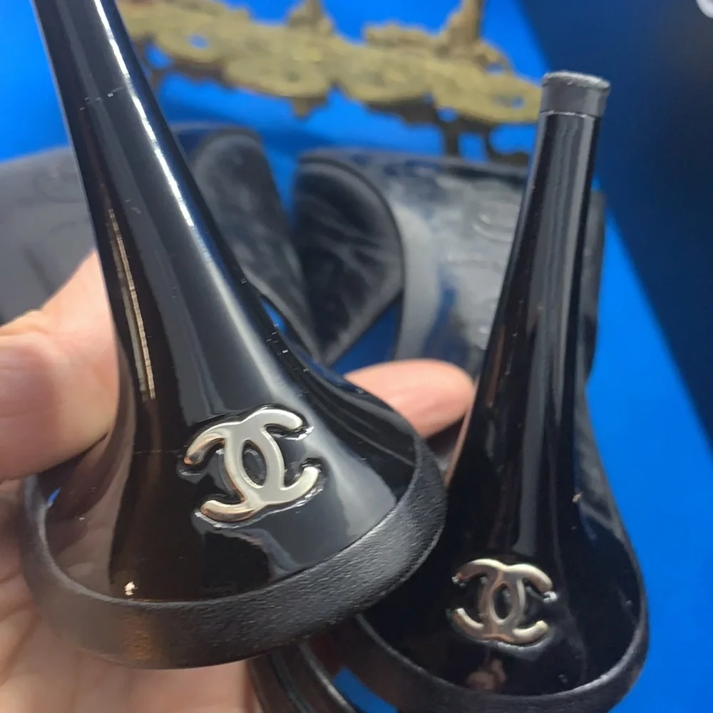 CHANEL leather signature